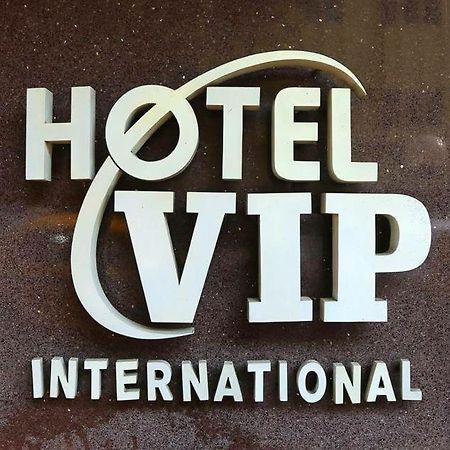 ホテル Vip インターナショナル コルカタ エクステリア 写真
