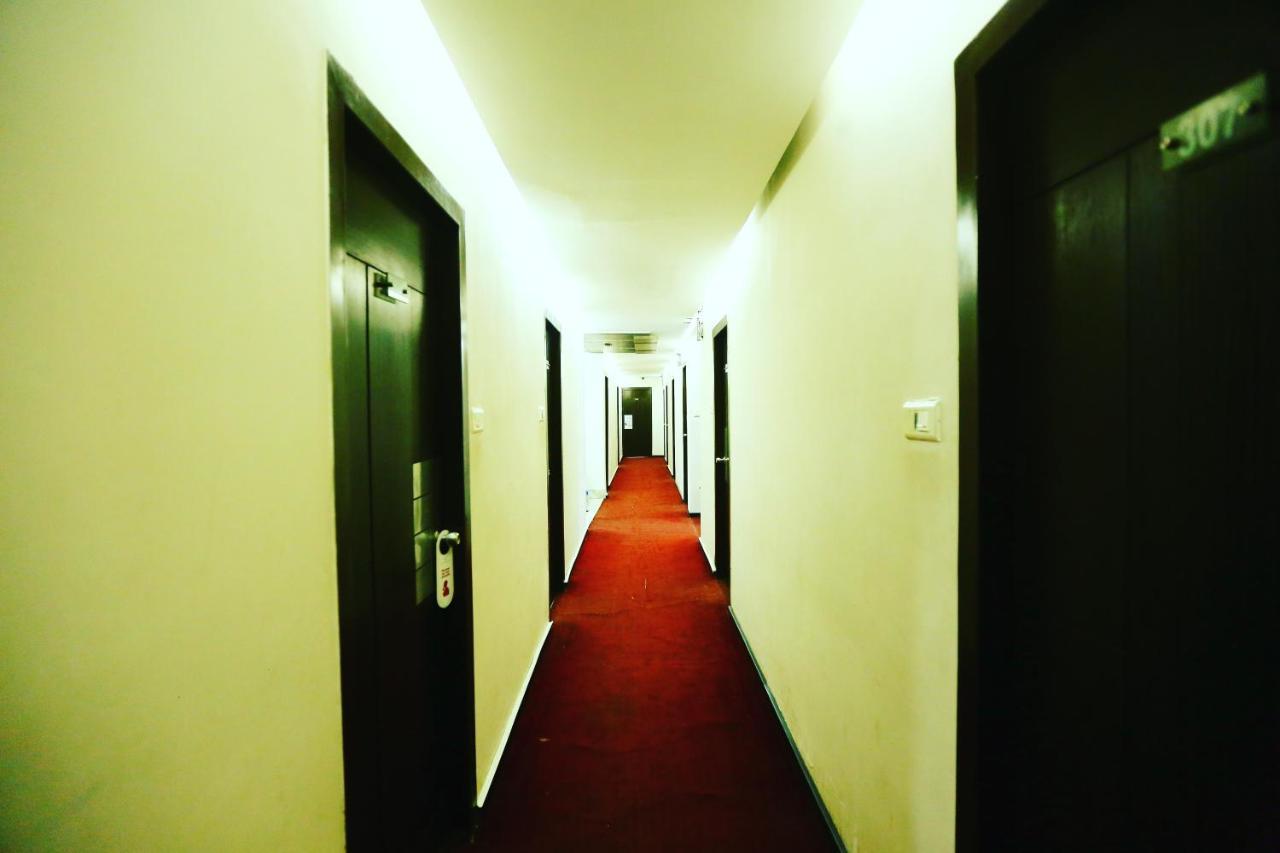 ホテル Vip インターナショナル コルカタ エクステリア 写真